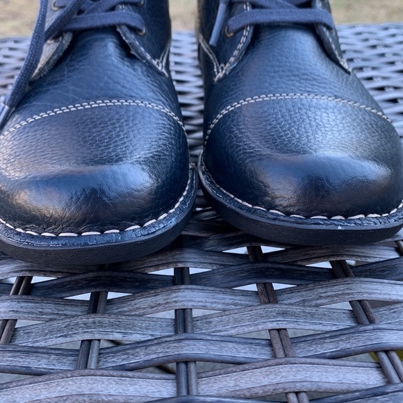 Clarks Navy Whistle Bea Leather Ankle Boot 8 1/2 to size 9 - Picture 14 of 14